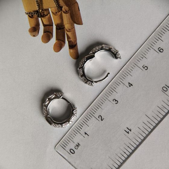 Срібні сережки з фіанітами