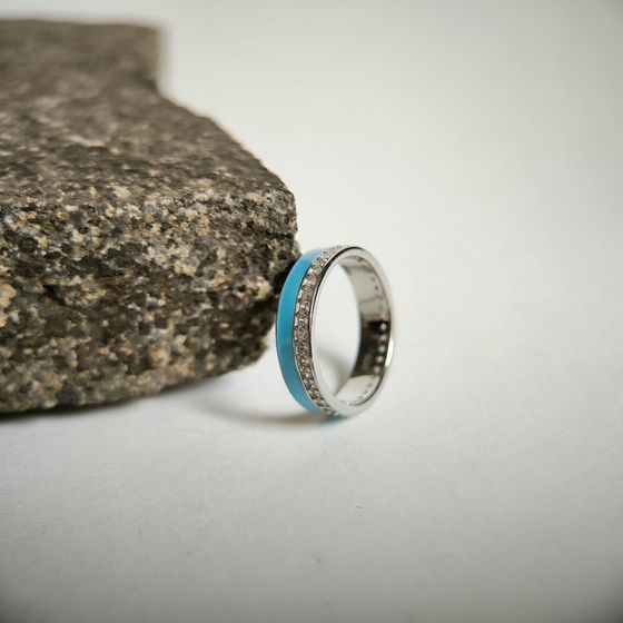 Silver ring with phianites, semallu