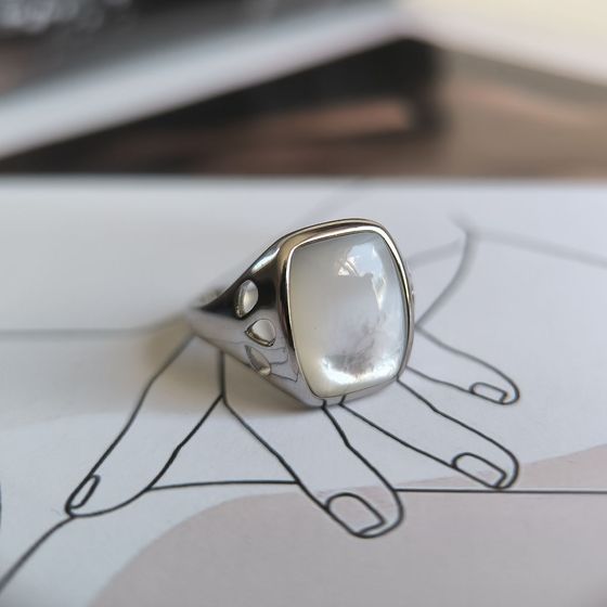 Silver ring with mother-of-pearl