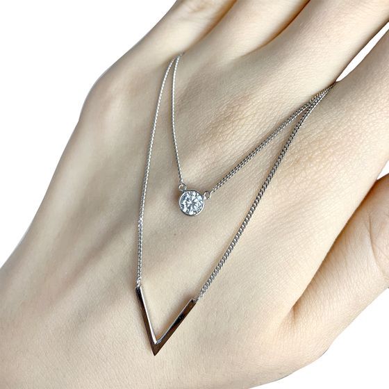 Silver necklace with phianites