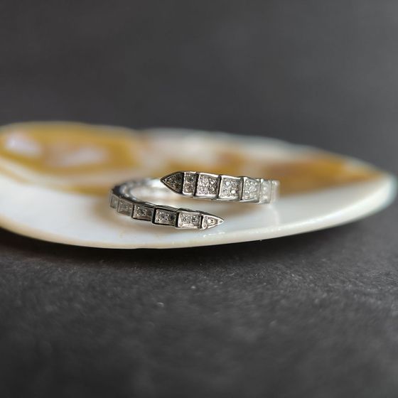 Срібна каблучка з фіанітами