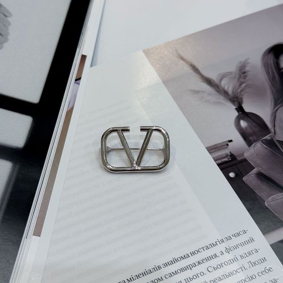 Silver brooch without stones