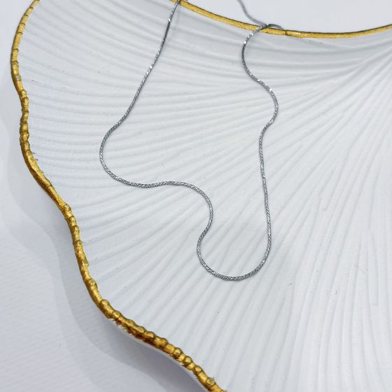 Silver chain without stones