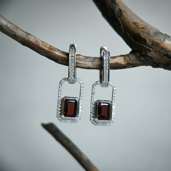 Срібні сережки з гранатом 3,397 карата
