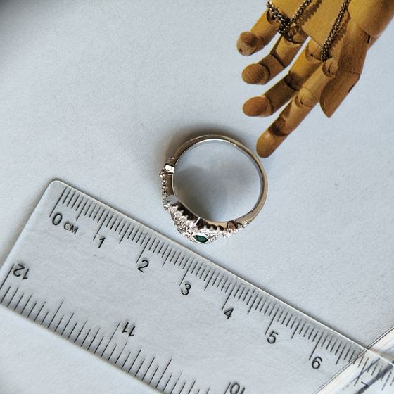 Срібна каблучка з фіанітами