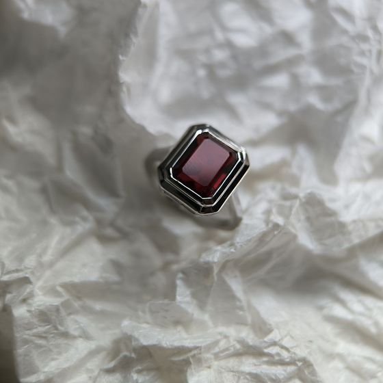 Срібна каблучка з гранатом 2.942ct