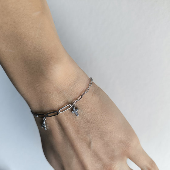 Silver bracelet with cubic zirconia