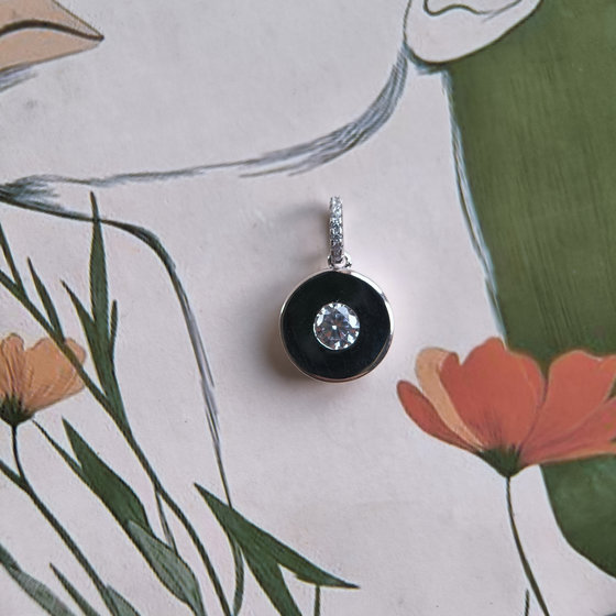 Silver pendant with cubic zirconia