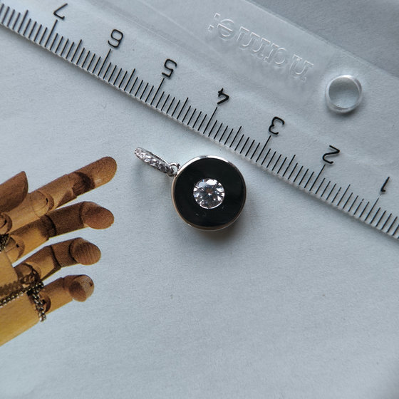 Silver pendant with cubic zirconia