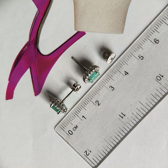 Срібні сережки зі смарагдом, фіанітами