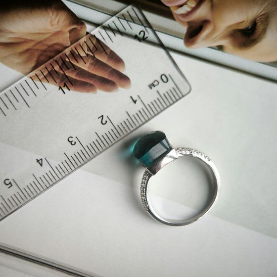 Срібна каблучка з фіанітами