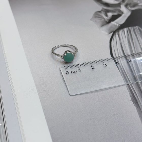 Silver ring with a 1.708-carat emerald