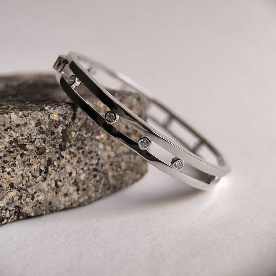 Silver bracelet with phianites