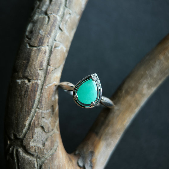 Серебряное кольцо с изумрудом 1.11ct