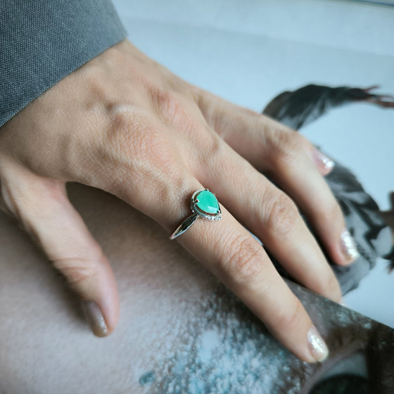 Серебряное кольцо с изумрудом 1.11ct