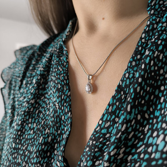 Silver pendant with cubic zirconia