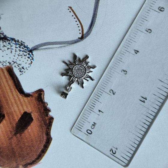 Silver pendant with phianites