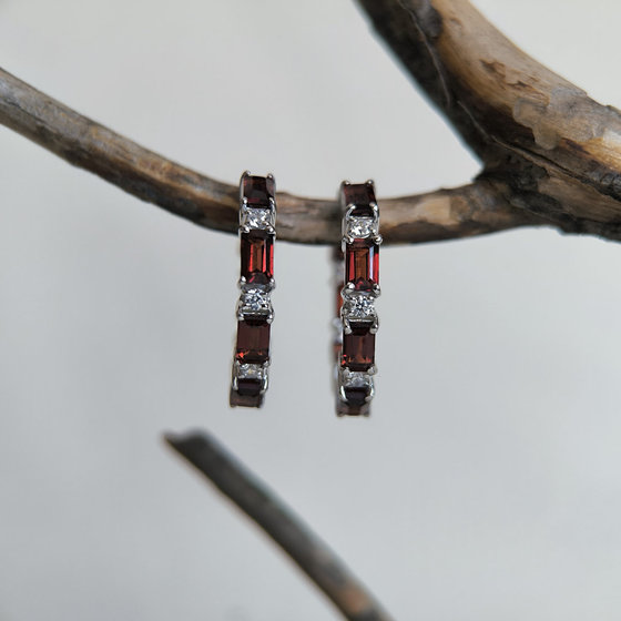 Серебряные серьги с гранатом 6.17ct