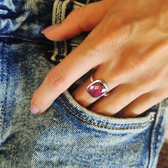 Silver ring with an 8.6-carat alexandrite