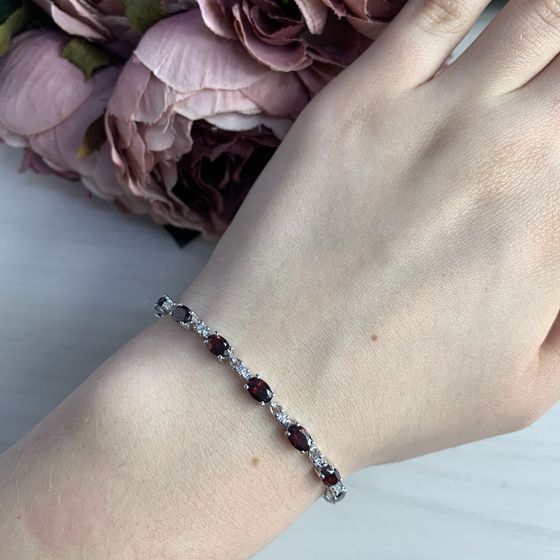 Silver bracelet with garnet