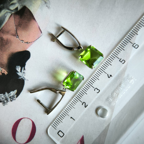 Серебряные серьги с хризолітом 8.505ct