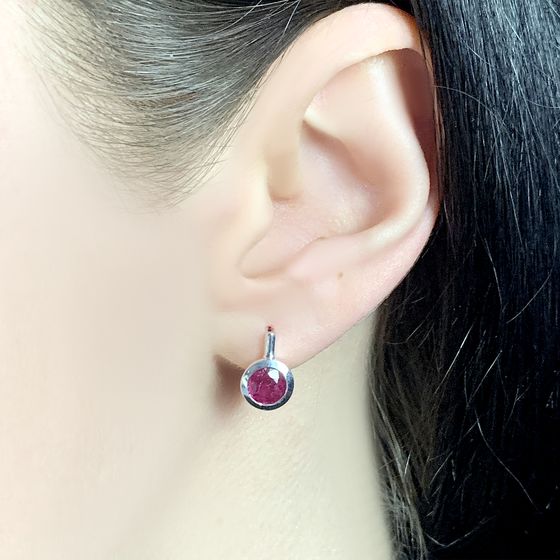 Срібні сережки з рубіном