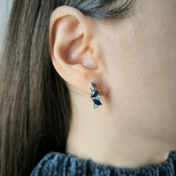 Silver earrings with 2.15ct sapphire, cubic zirconia