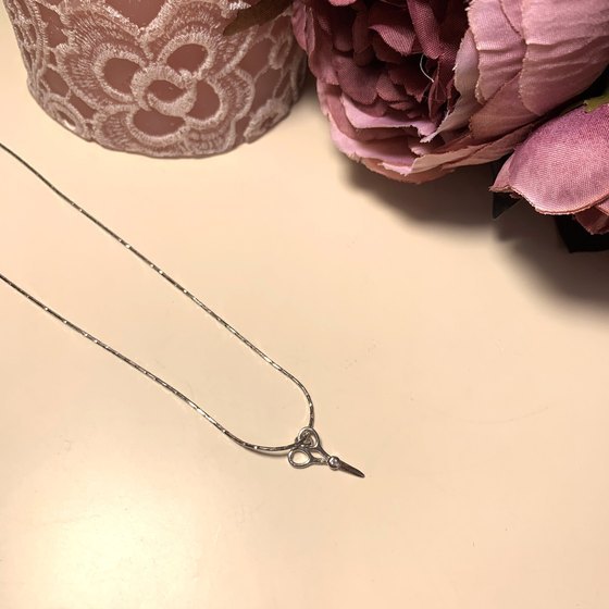 Silver pendant with phianites