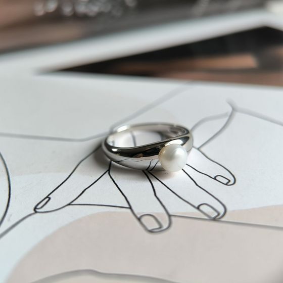 Silver ring with pearls