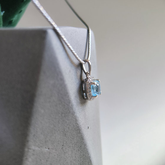 Срібна підвіска з топазом 1.449ct, фіанітами