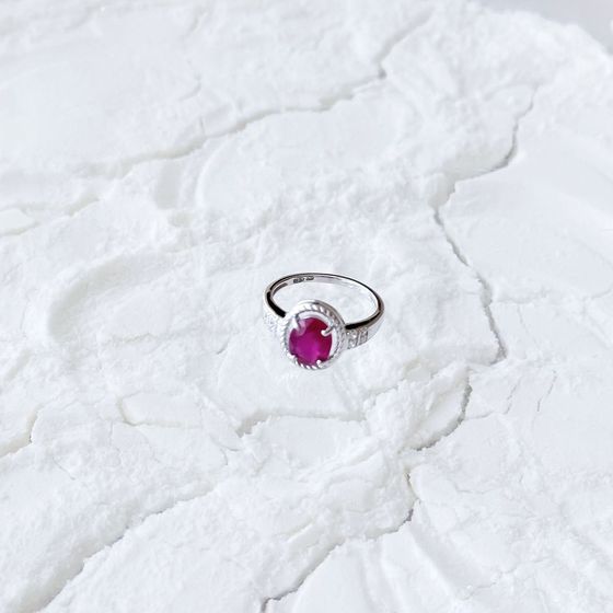 Sterling silver ring with 2.546ct ruby, phianites