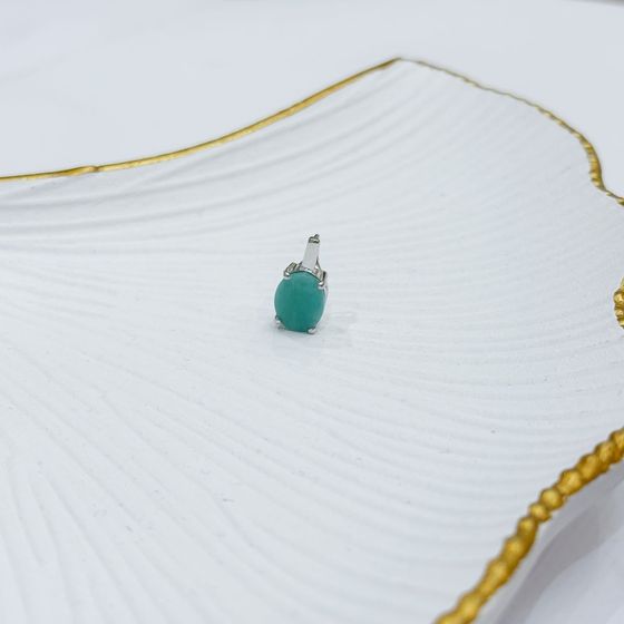 Silver pendant with a 2.357-carat emerald