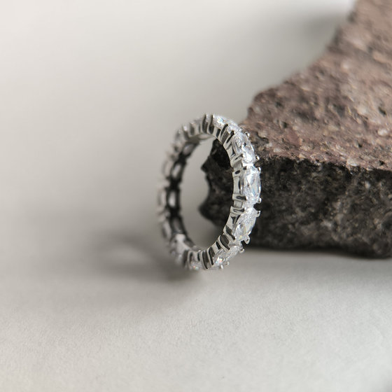 Silver ring with cubic zirconia and mother-of-pearl