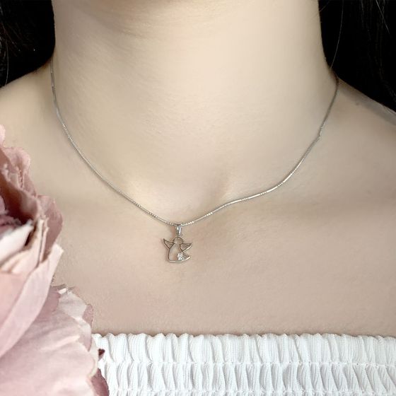 Silver pendant with 0.062-carat cubic zirconia