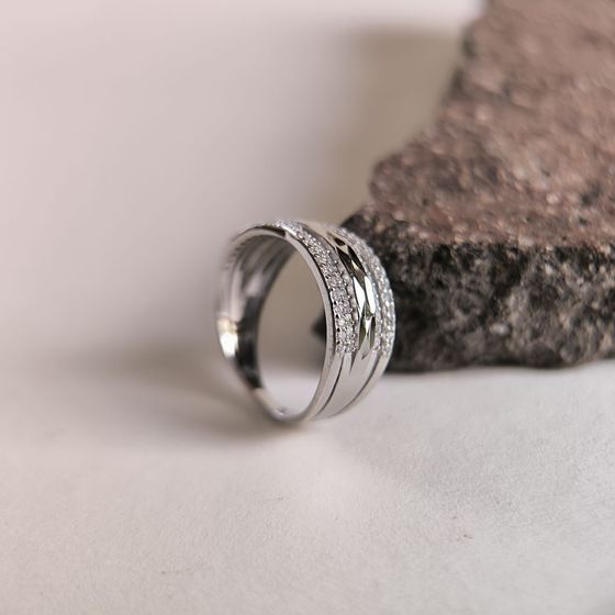 Серебряное кольцо с фианитами