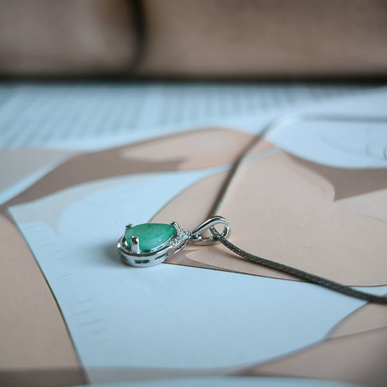 Серебряная подвеска с изумрудом 1.111ct