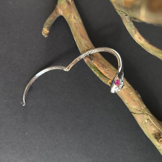 Silver bracelet with phianites