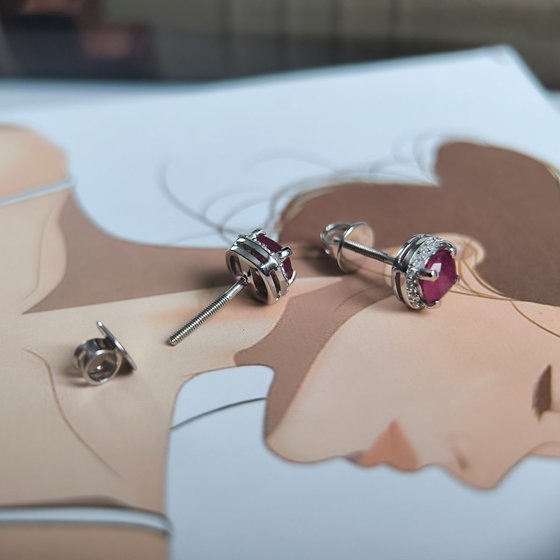 Серебряные серьги с рубином 2.146ct, фианитами