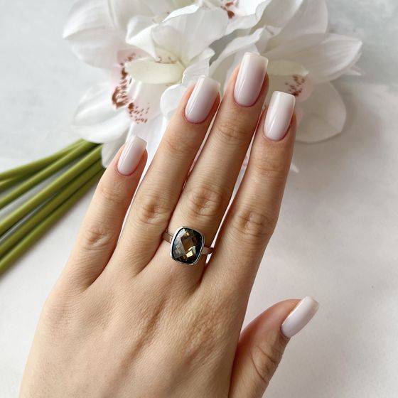 Срібна каблучка з містичним топазом 4,186 карата