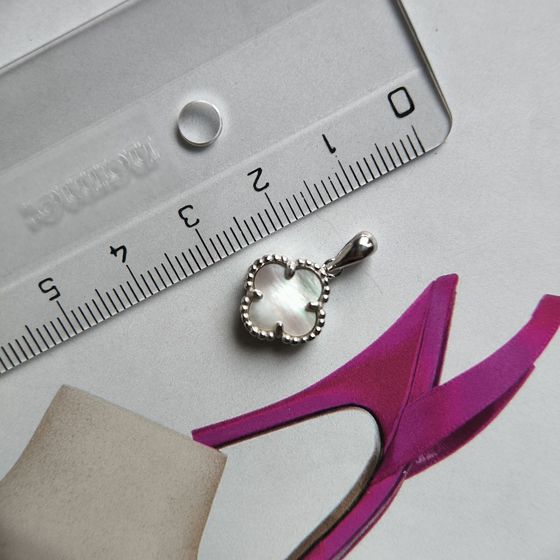 Silver pendant with mother-of-pearl