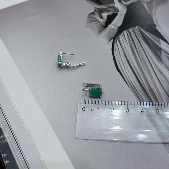 Срібні сережки зі смарагдом 4,808 карата