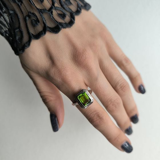 Серебряное кольцо с хризолітом 2.85ct