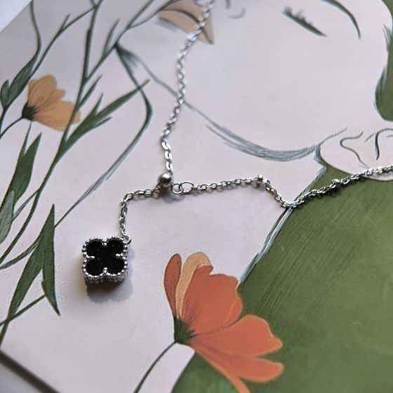 Silver necklace with onyx