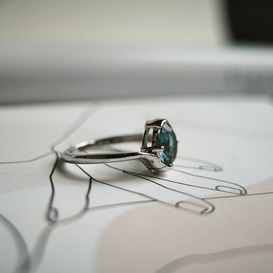 Серебряное кольцо с топазом Лондон Блю 0.817ct