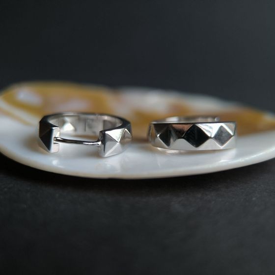 Срібні сережки без каменів