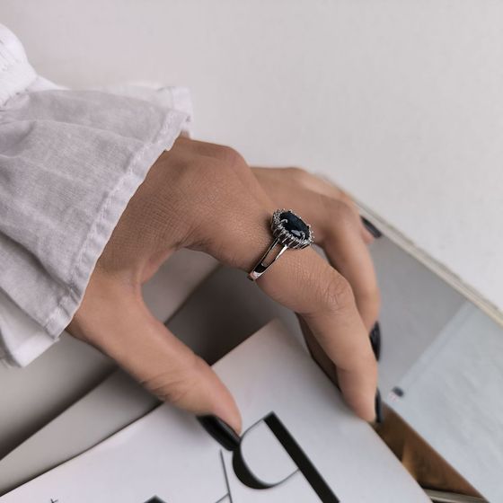 Серебряное кольцо с сапфиром nano