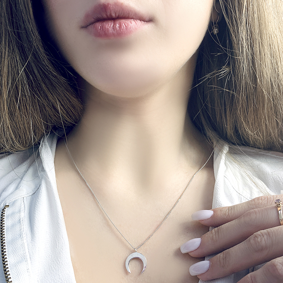 Silver necklace without stones