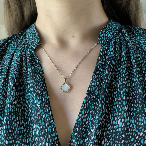 Silver pendant with mother-of-pearl