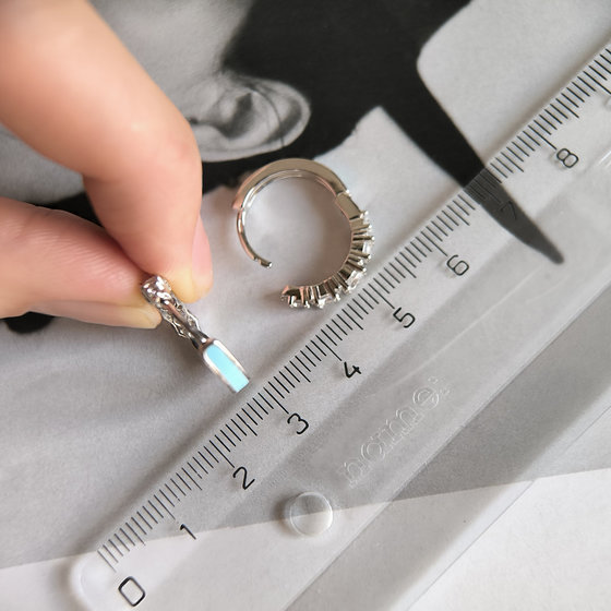 Срібні сережки з фіанітами, емаллю