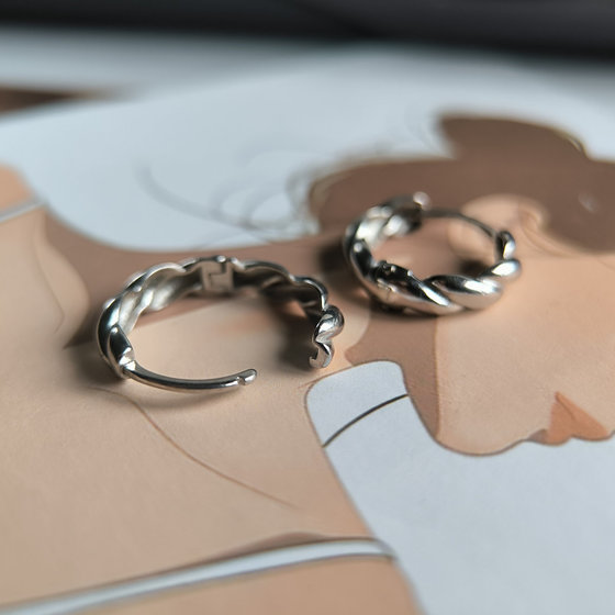 Срібні сережки без каменів